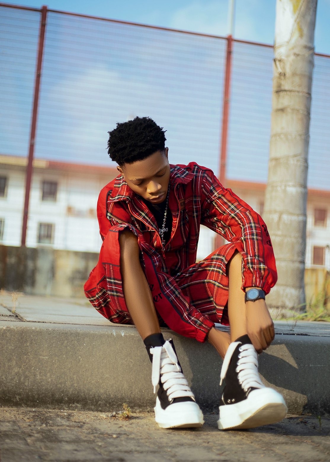 AceWears look — right
